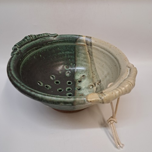 Click to view detail for #260310 Colander Green 9x3.5 $22